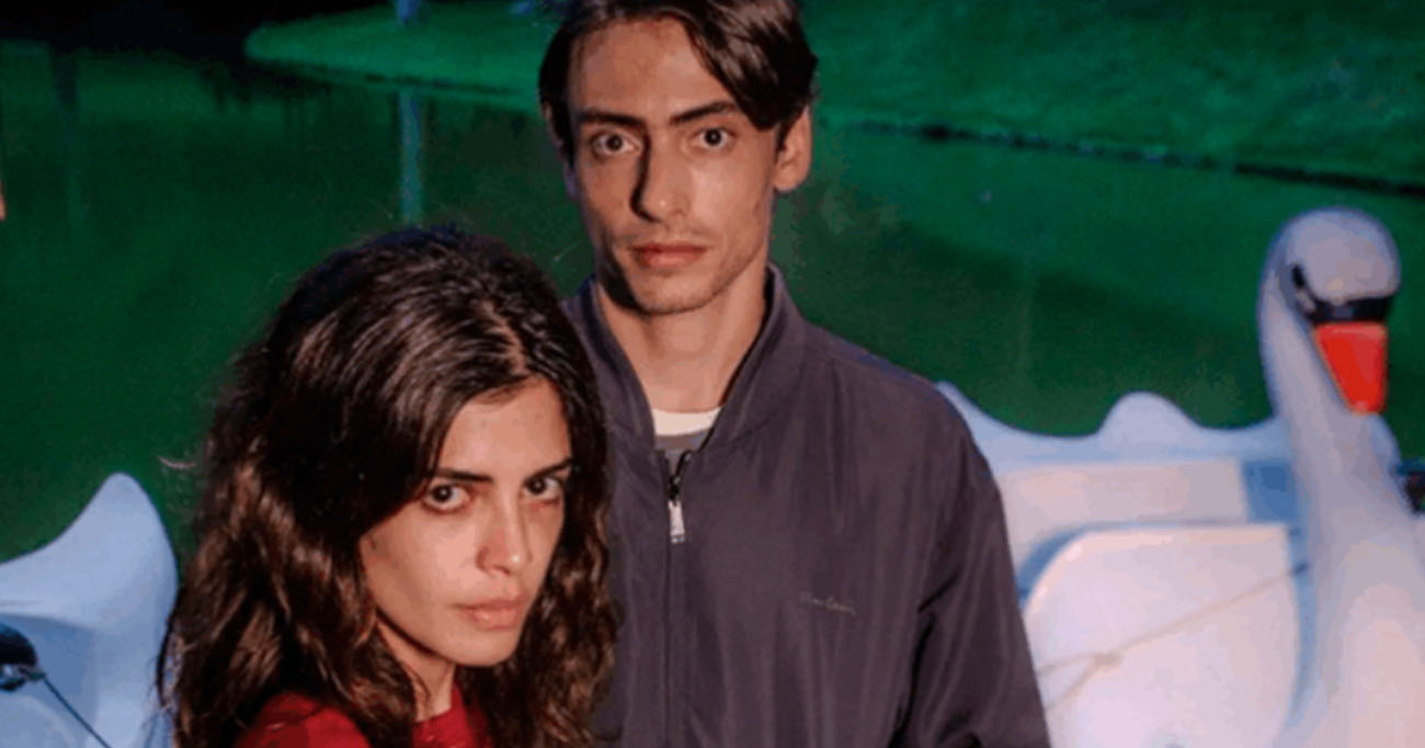 Tensão - Júlia Dalavia e Jaffar Bambirra dão vida a Clarice e Téo em Dias Perfeitos, adaptação do thriller perturbador de Raphael Montes no Globoplay. Foto: Reprodução/Globoplay.