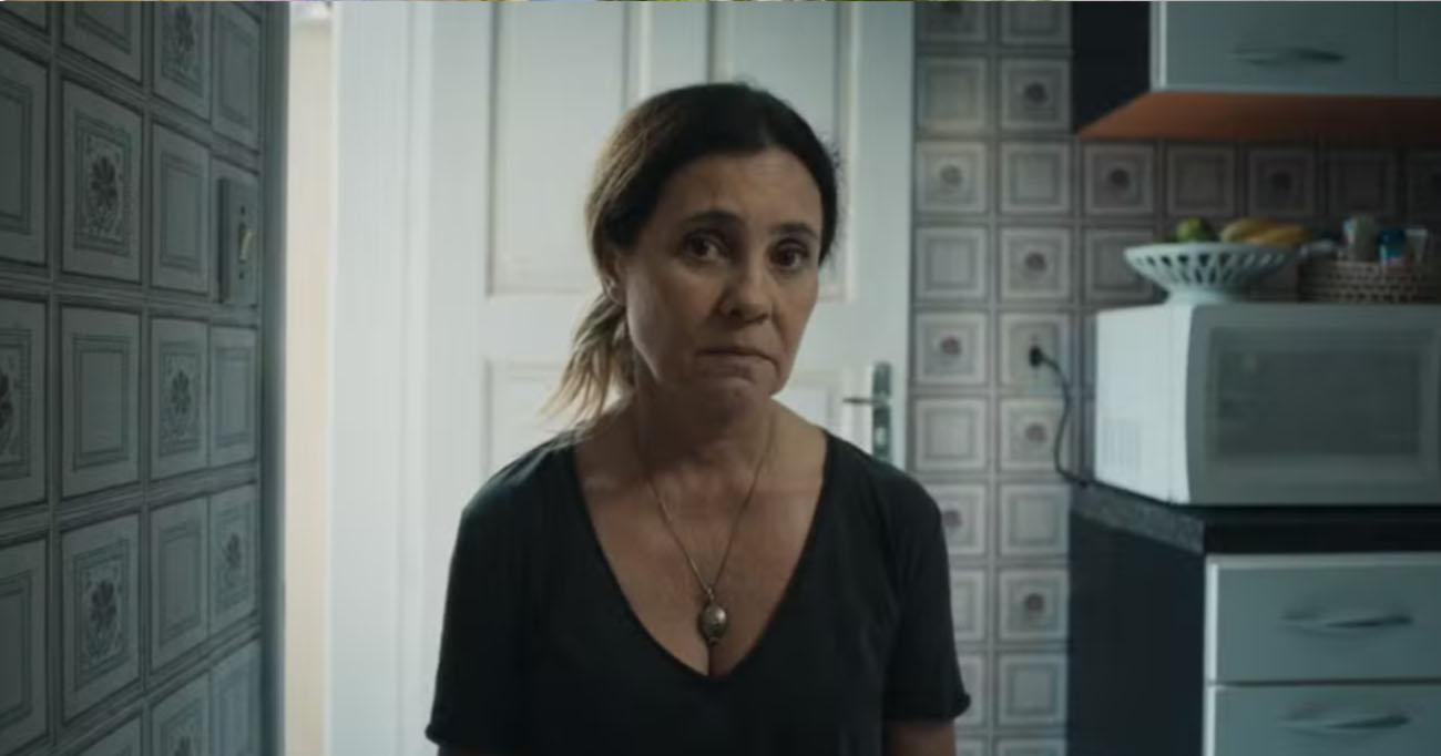 Retorno - Cibele, personagem de Adriana Esteves, volta com tudo na segunda temporada de ‘Os Outros’, no Globoplay.