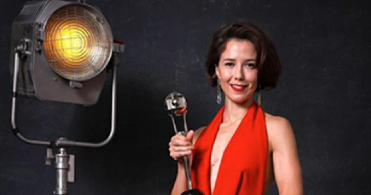 Atriz de Série - Por seu desempenho na série ‘Fim’, Marjorie Estiano levou mais uma estatueta para casa. Foto: Reprodução/Instagram TV Globo