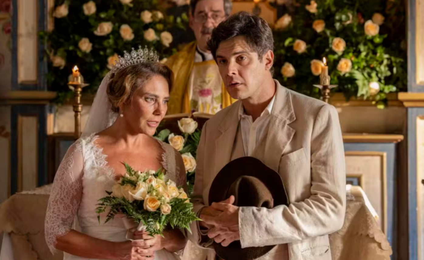 O altar virou palco da verdade - No casamento de Candinho e Zulma, a vilã finalmente foi desmascarada em Êta Mundo Melhor!. Uma sequência clássica de novela: tensão, revelação e justiça dramática nos últimos capítulos.Foto (Foto: Globo/Fábio Rocha)