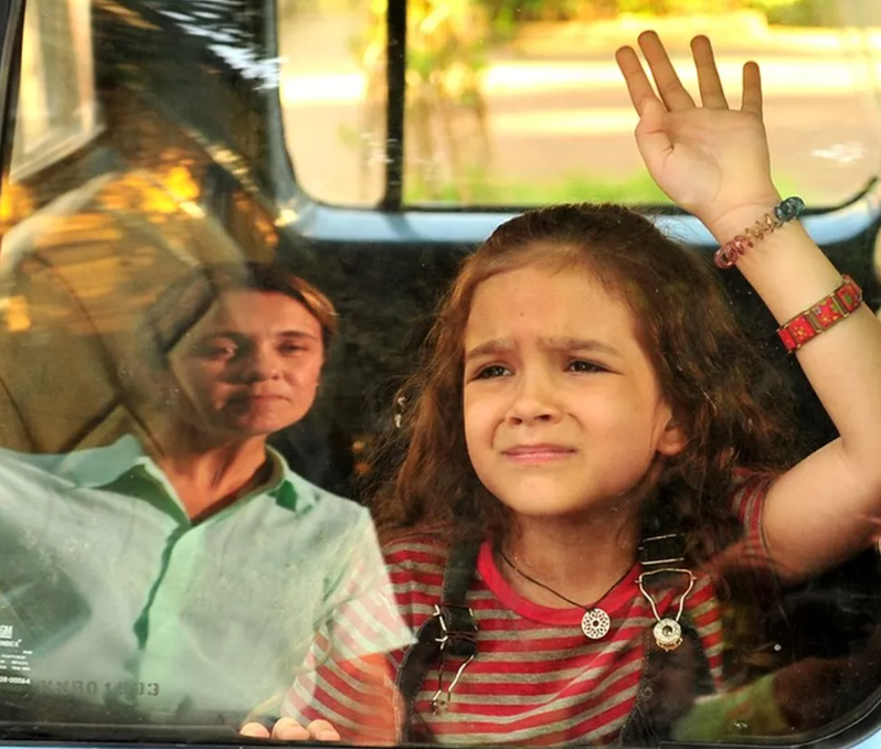 O início de tudo. A cena que marcou uma geração e deu origem à vingança que move Avenida Brasil, Mel Maia entrega dor de verdade, daquelas que atravessam a tela.  Foto: Globo/João Miguel Júnior