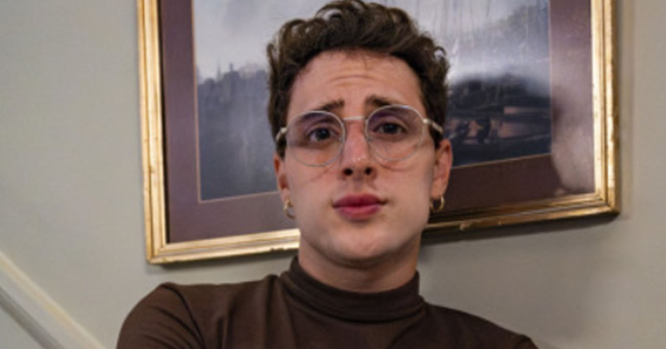 Se em Coração Acelerado Esteban já nasceu carismático, muito disso se deve à entrega absoluta de Diego Martins. Foto: Gabriel Vaguel / TV Globo