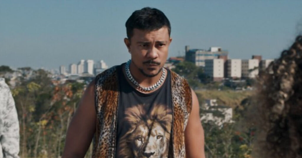 Bagdá, interpretado por Xamã, traduz a tensão entre brutalidade e humanidade em um dos arcos mais densos da novela. (Foto: Divulgação/Globo)