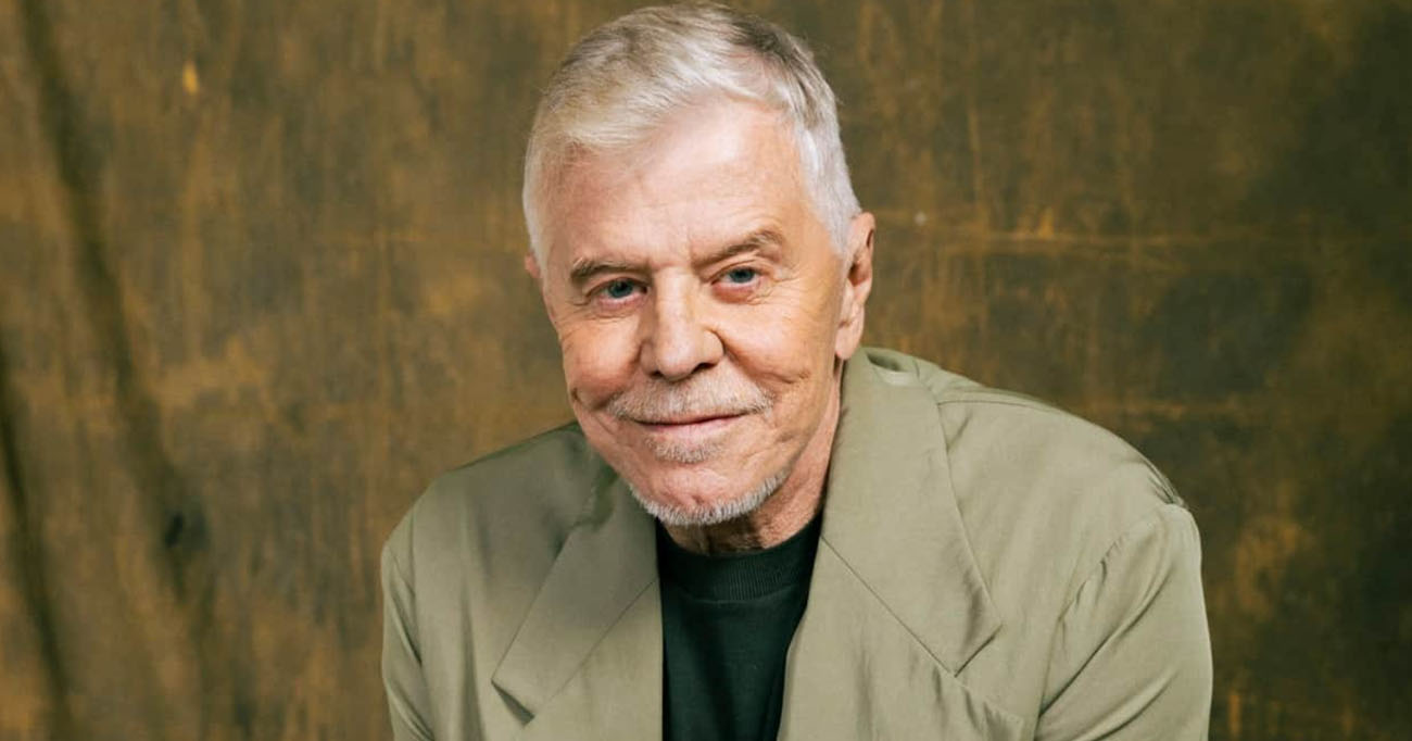 Kasper não abandona esse amor por falta dele, mas porque é incapaz de resistir à força que a escultura exerce. Foto: Globo/Victor Pollak.