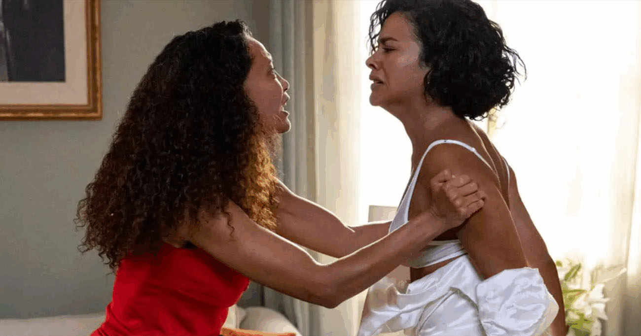 Atuação arrebatadora - No capítulo mais intenso até agora de 'Vale Tudo', Raquel (Taís Araújo) confronta Maria de Fátima (Bella Campos) e protagoniza a icônica cena em que a mãe rasga o vestido de noiva da filha. Foto: Reprodução/Globo.