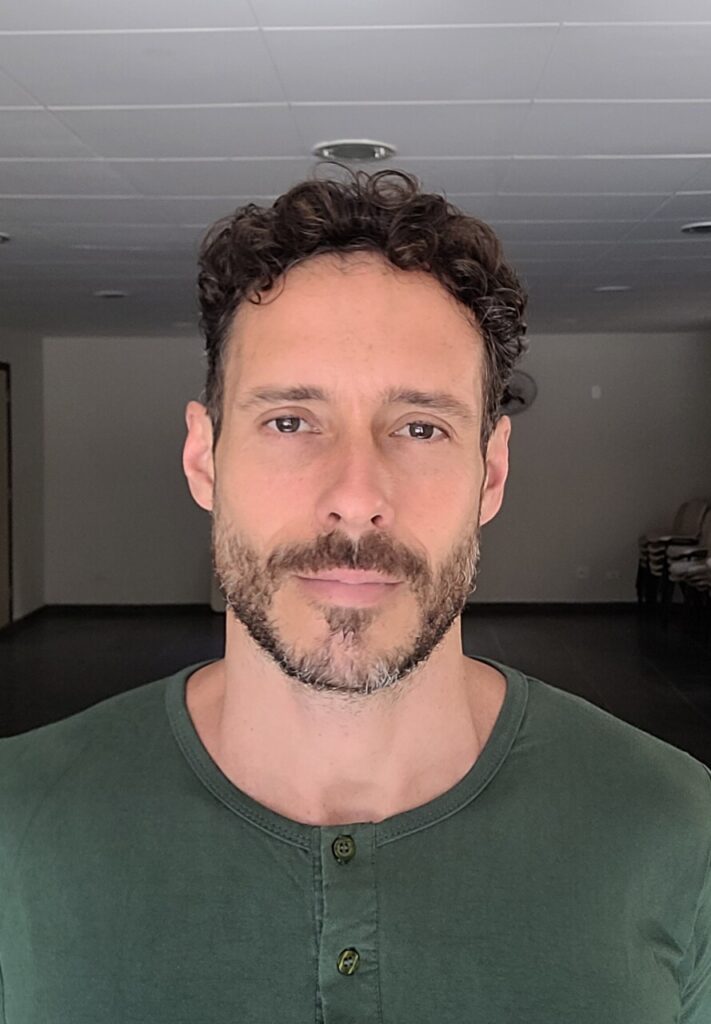 Do cinema às novelas verticais, Matheus Prestes consolida uma trajetória promissora e reafirma seu compromisso com a arte de interpretar e com a constante evolução profissional. Foto: Arquivo Pessoal.