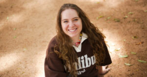 A trajetória de Marina Solé Pagot atravessa fantasia, poesia, memória e experimentação, cinco livros que revelam uma autora em constante transformação. Foto: @isabelle.rieger