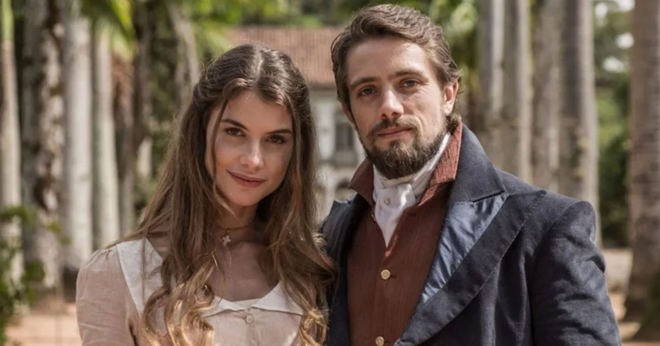 O amor que transcende o tempo. Lívia e Felipe, interpretados por Alinne Moraes e Rafael Cardoso, protagonizam em Além do Tempo uma das histórias mais inesquecíveis da teledramaturgia. Unidos por um sentimento eterno, eles provam que nem a morte é capaz de separar duas almas destinadas a se reencontrar. (Foto: Fábio Rocha/ Gshow)