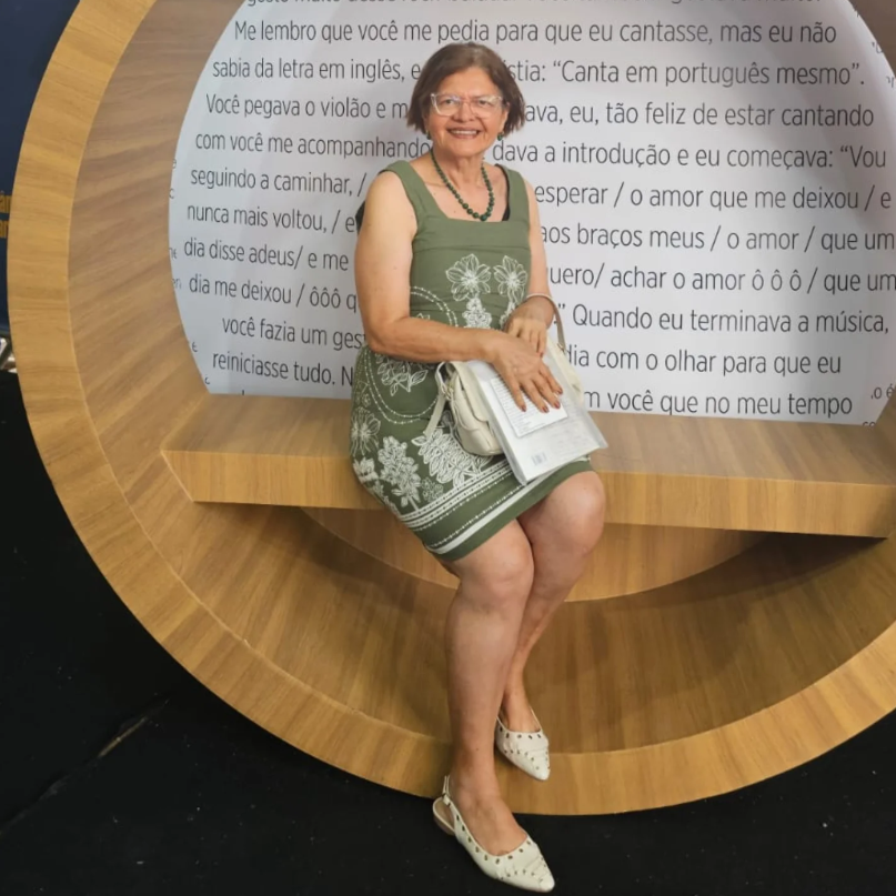 Jenete Monteiro Fernandes transforma vivências, silêncios e sentimentos em poesia no livro Sintonia. Uma escrita que nasce da verdade e encontra no leitor sua razão de existir.

📸 Créditos: Instagram / Jenete Monteiro Fernandes