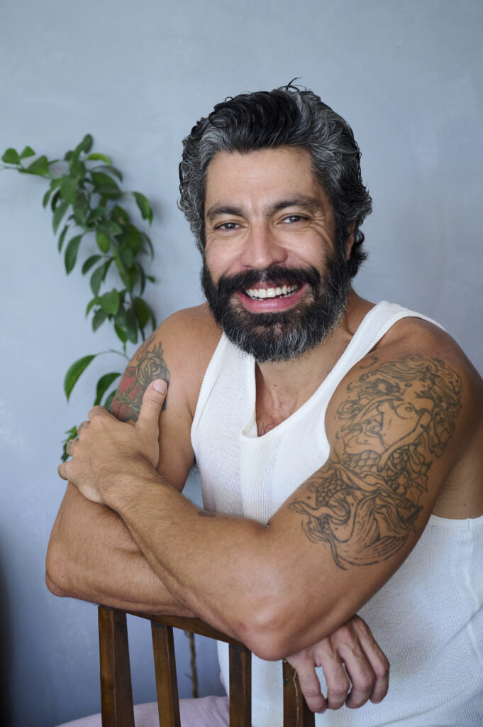 Com 25 anos de carreira, Vandré Silveira celebra a maturidade artística e a força do teatro. Foto: Selmy Yassuda