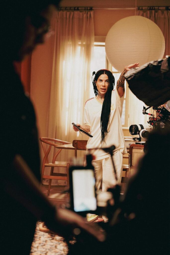 Diretora de Loquinha, Naína de Paula revela bastidores da novela vertical de Três Graças, fala sobre linguagem, representatividade e o futuro do audiovisual. Foto: Globo/Beatriz Damy.