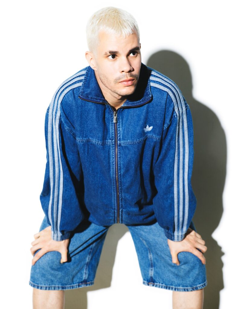 Cada pausa, gesto e silêncio em cena revelam o trabalho sensível de construção de Vinícius Teixeira em Três Graças. Foto: Arquivo Pessoal.