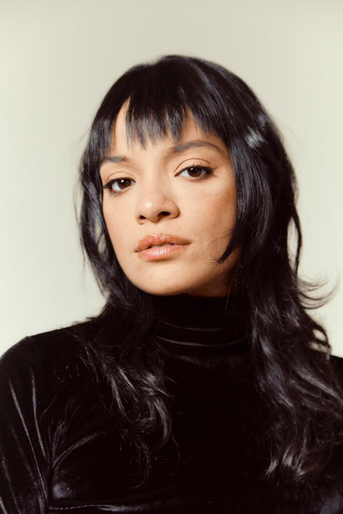 Ingrid Gaigher evidencia talento e sensibilidade ao dar vida à intensa Teca, personagem que amplia as camadas emocionais da novelinha vertical Loquinha.
Fotos: Elisa Maciel