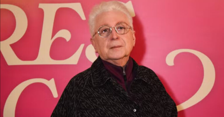 Aguinaldo Silva é mais do que um autor de novelas: é um construtor de memória afetiva. Suas histórias atravessam gerações porque não nascem apenas do conflito, mas da humanidade dos personagens. É ali, no detalhe emocional, que ele sempre ganha o público. Foto: Andy Santana / Brazil News