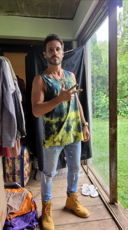 Entre desafios e conquistas, o ator se destaca pela intensidade de suas interpretações e pela sensibilidade com que constrói personagens marcantes em diferentes formatos da dramaturgia contemporânea. Foto: Arquivo Pessoal.