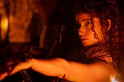 Letícia Laranja caracterizada como Gomer, protagonista de Amor em Ruínas. Fotos: Divulgação/Instagram Letícia Laranja e Univer Vídeo