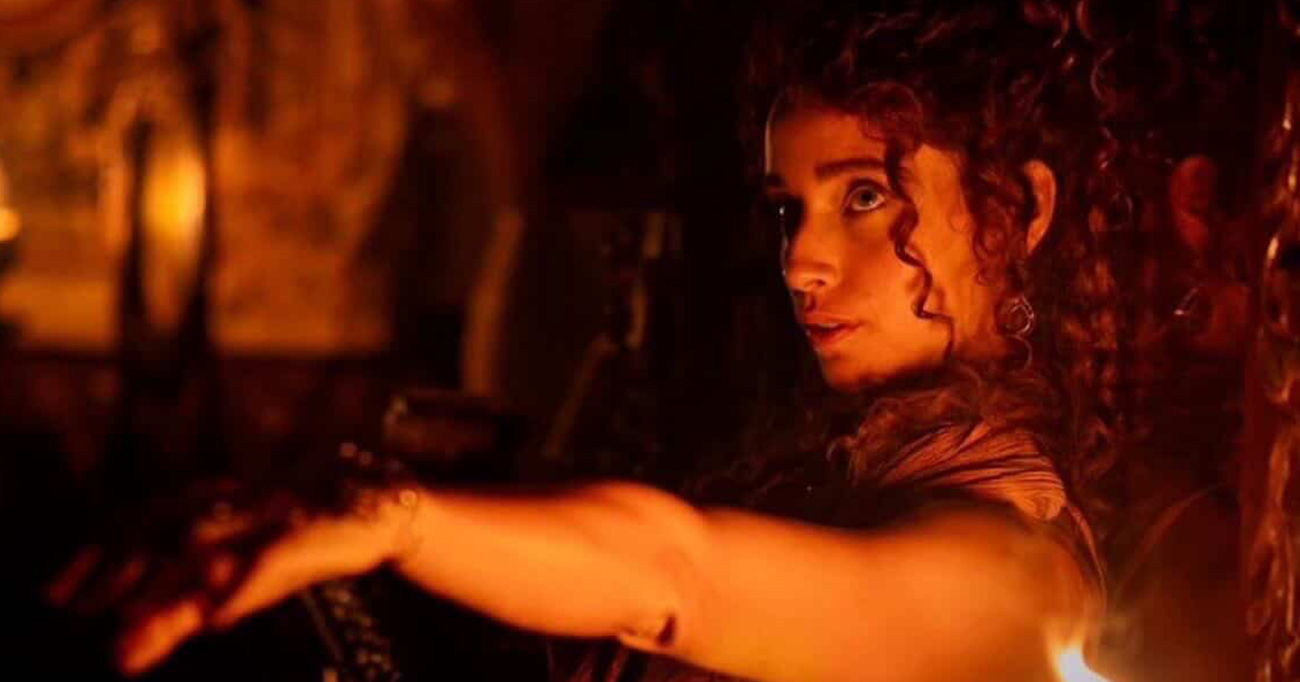 Letícia Laranja caracterizada como Gomer, protagonista de Amor em Ruínas. Fotos: Divulgação/Instagram Letícia Laranja e Univer Vídeo