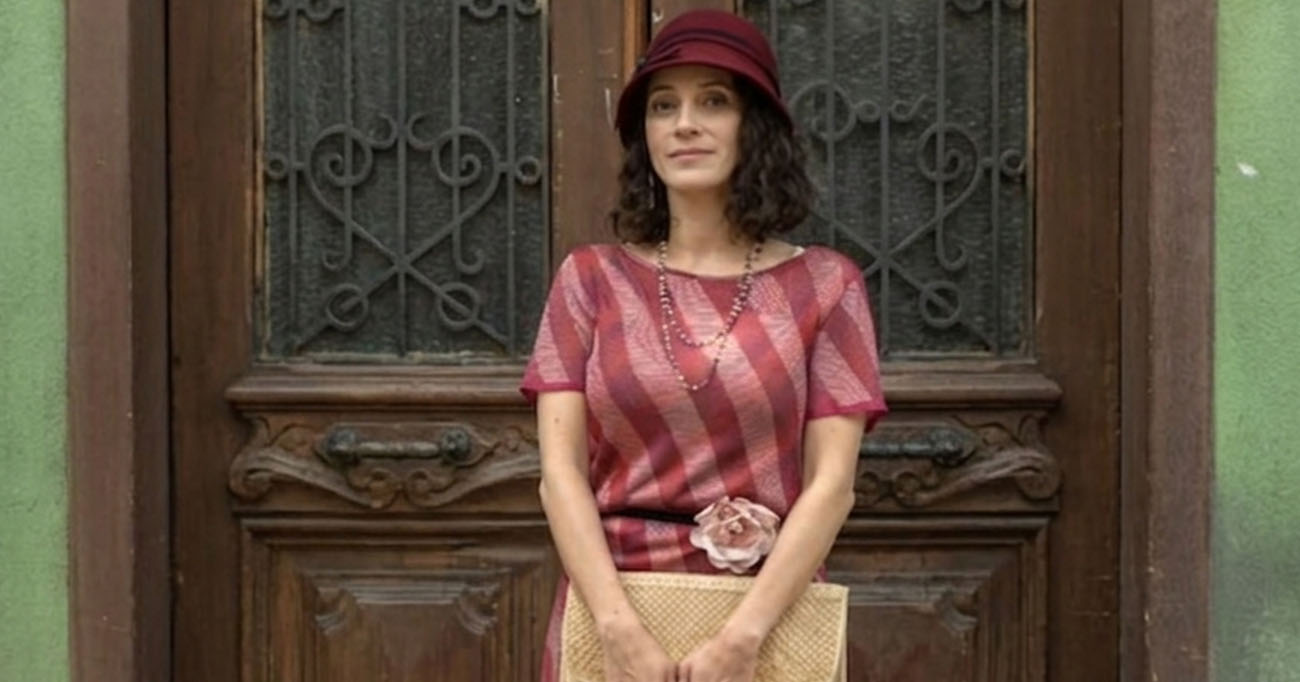 O texto de Duca Rachid, Júlio Fischer e Elísio Lopes Jr. constrói esse arco com firmeza, mas é a sensibilidade da atriz que transforma dor em presença e faz de Maria Helena uma das figuras mais humanas da novela. Foto: Estevam Avellar / Globo