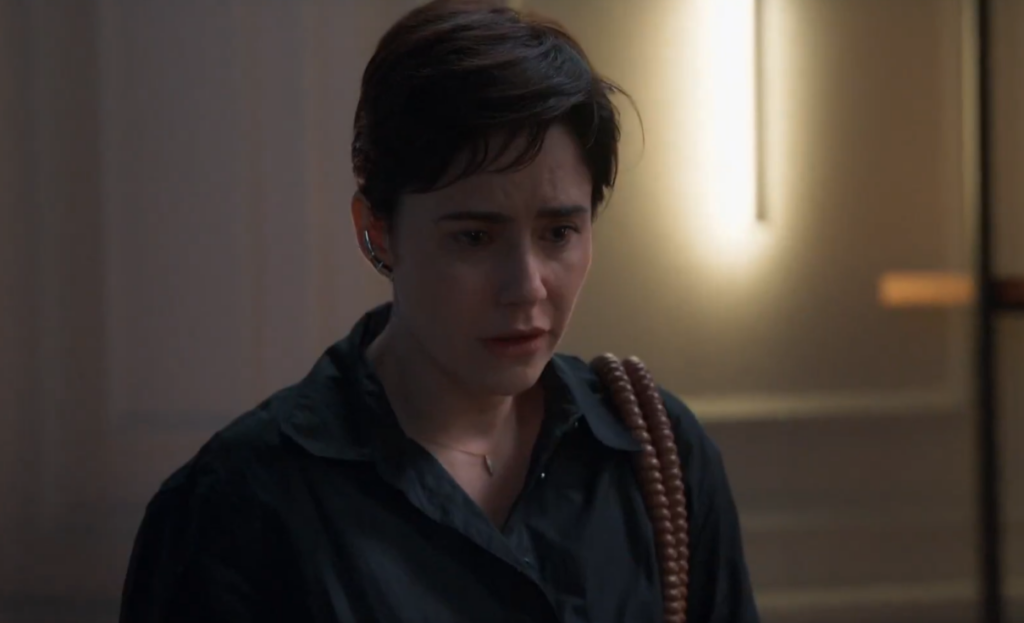 Fernanda Vasconcellos constrói uma personagem que oscila entre fragilidade e explosão, criando uma vilã imprevisível, daquelas que não seguem lógica, seguem impulso. Foto: Reprodução/Globo