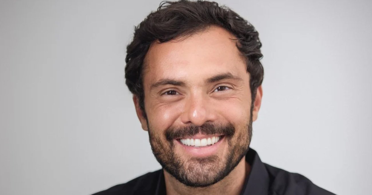 Da novela das 9 ao streaming: Adriano Toloza acelera trajetória com novo personagem na segunda temporada de Tremembé, no Prime Video