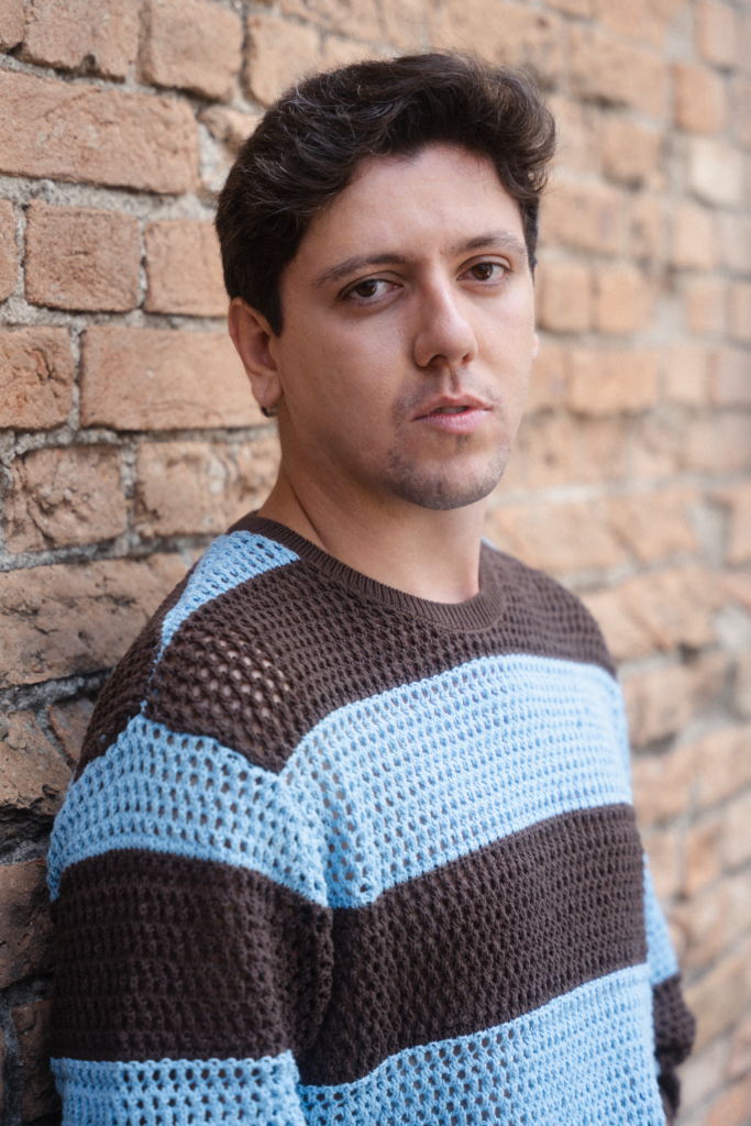 Autor de dois livros de poesia, Caique Baron prepara o lançamento do primeiro romance de “quase ficção”. Foto: Arquivo pessoal