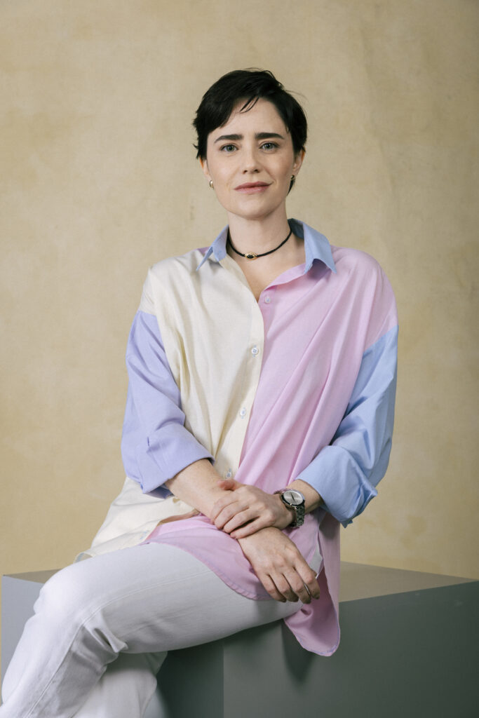 Silenciosa, calculista e emocionalmente misteriosa: Fernanda Vasconcellos mergulhou nas contradições de Samira durante a reta final de “Três Graças”.
Foto: Globo/Victor Pollak