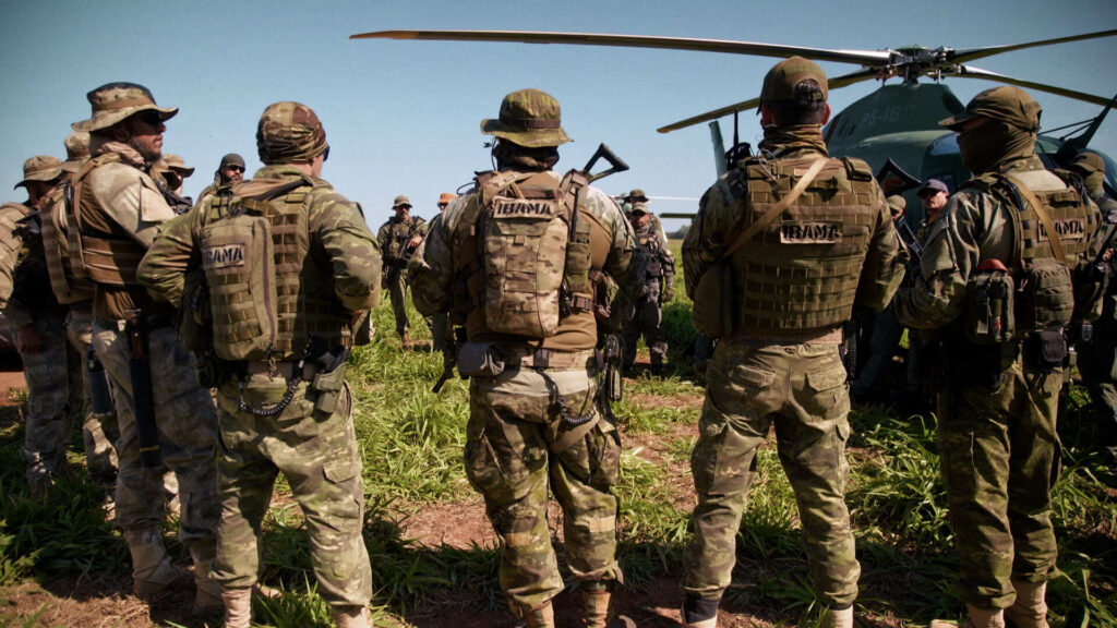 Série acompanha operações reais do Ibama em missões contra crimes ambientais em diferentes regiões do Brasil.
Foto: Divulgação/HBO Max