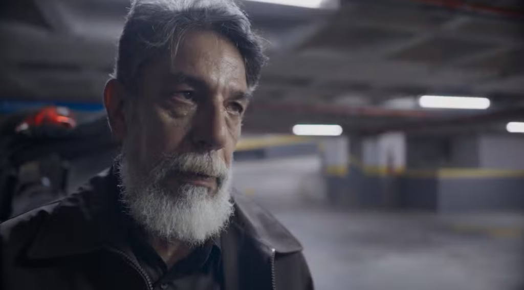 Vicente saiu de cena, mas deixou uma das despedidas mais impactantes de Três Graças. Marcello Escorel transformou o personagem em peça-chave da trama.
Foto: Reprodução/Globo