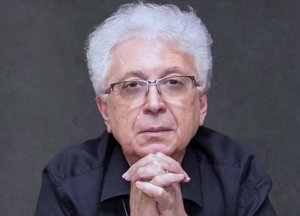 Entre vilãs memoráveis, protagonistas populares e folhetins históricos, Aguinaldo Silva segue transformando o cotidiano brasileiro em dramaturgia.
Foto: Divulgação