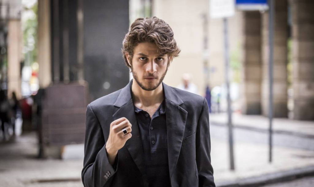 Chay Suede na primeira fase de Império, novela que exigiu intensa preparação entre elenco e direção para construir o Comendador em duas fases. Foto: Paulo Belote / TV Globo
