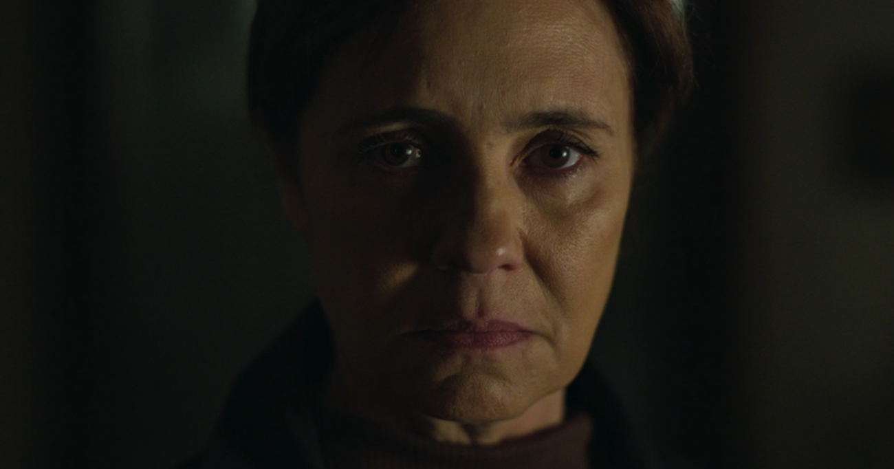 Confira a crítica do episódio 9 da terceira temporada de Os Outros no Globoplay. Retornos impactantes, morte brutal e conflitos intensificam a reta final da série. Foto: Reprodução/Globoplay.