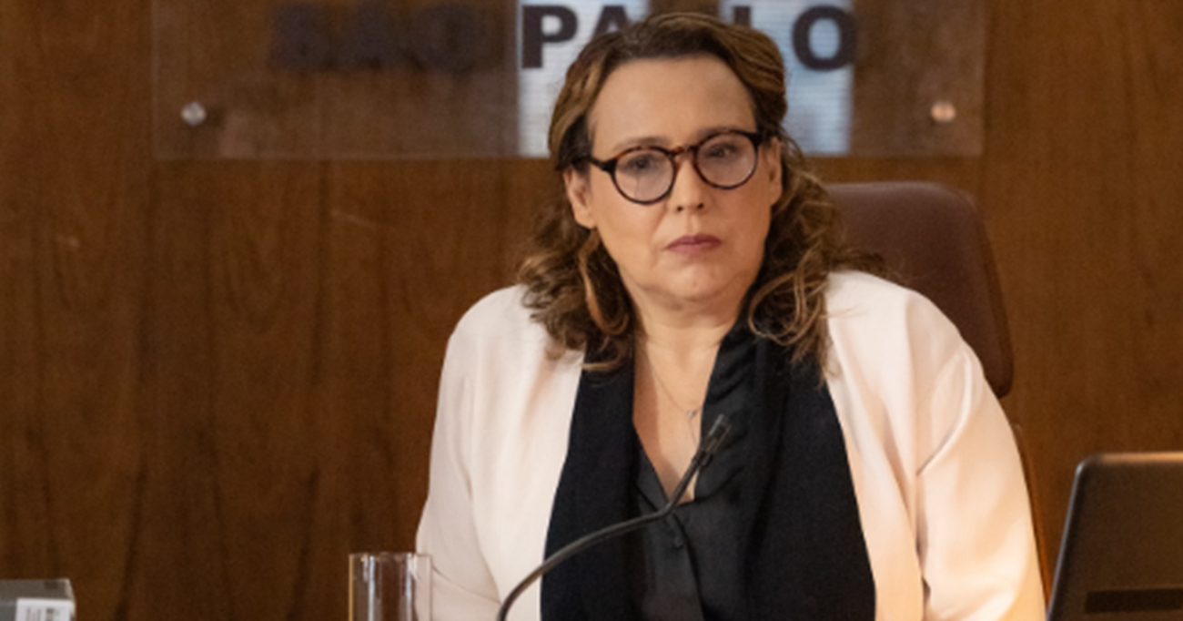 Ana Beatriz Nogueira surge como juíza na reta final de Três Graças e reforça grandeza do elenco da novela