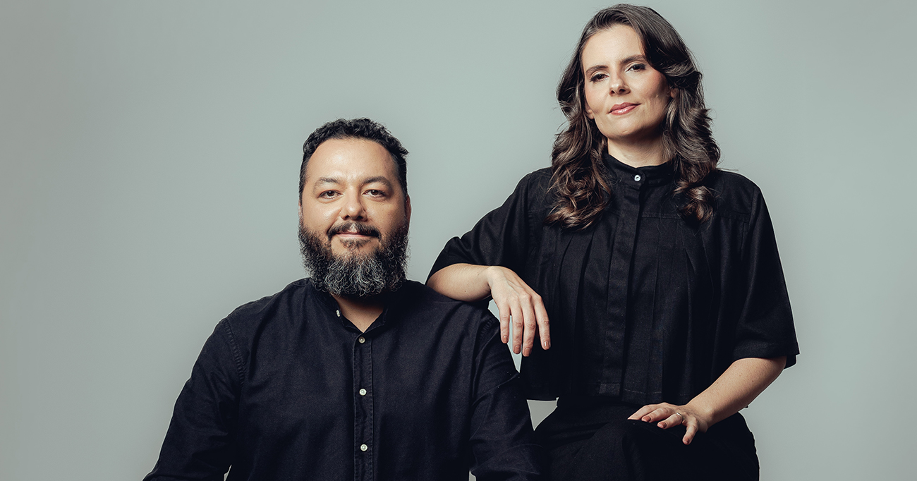 Mariana Bardan e Eduardo Melo falam sobre os bastidores criativos de “Cangaço Novo”, série do Prime Video que se tornou um dos grandes fenômenos recentes do audiovisual brasileiro. Foto: Lucas Seixas