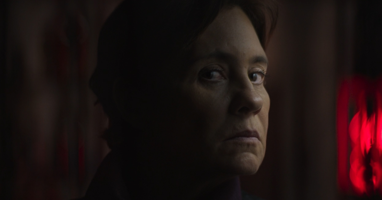 Confira a crítica do episódio 11 da terceira temporada de Os Outros no Globoplay. Verdades vêm à tona, alianças se rompem e o cerco contra Cibele começa. Foto: Reprodução/Globoplay.