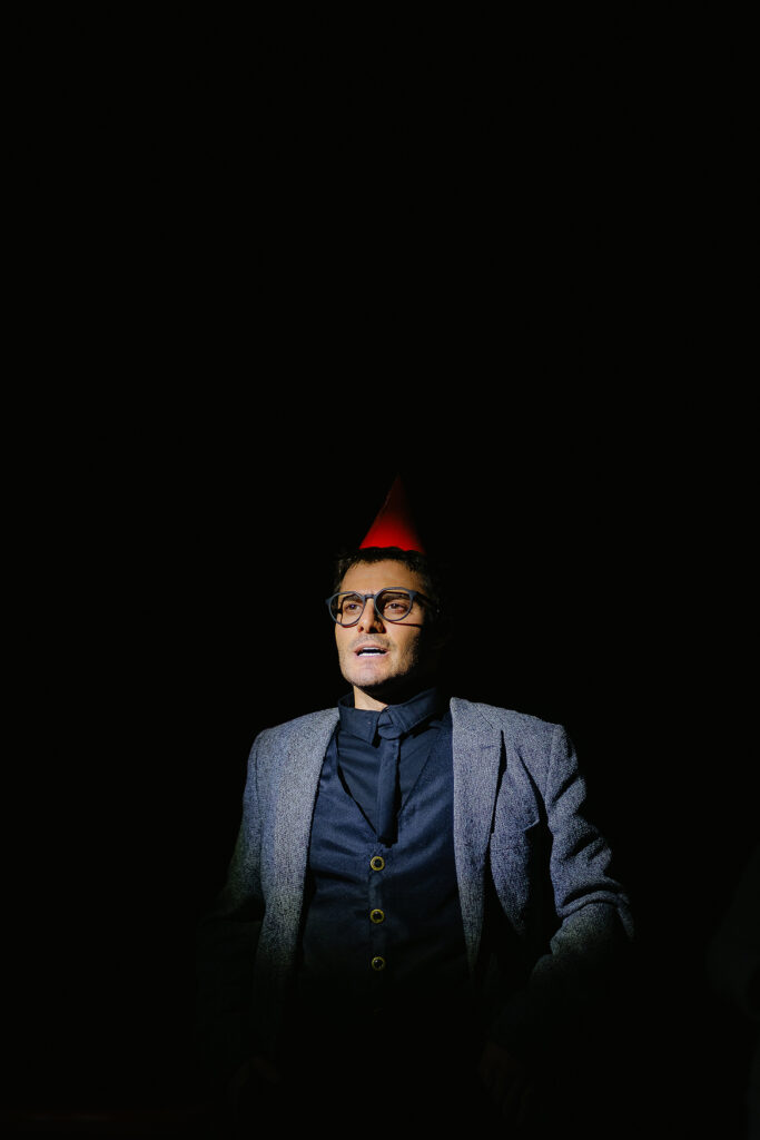Em O Talentoso Ripley, Hugo Bonèmer mergulha nos conflitos psicológicos de um dos personagens mais complexos da literatura contemporânea.
Foto: Roberto Carneiro