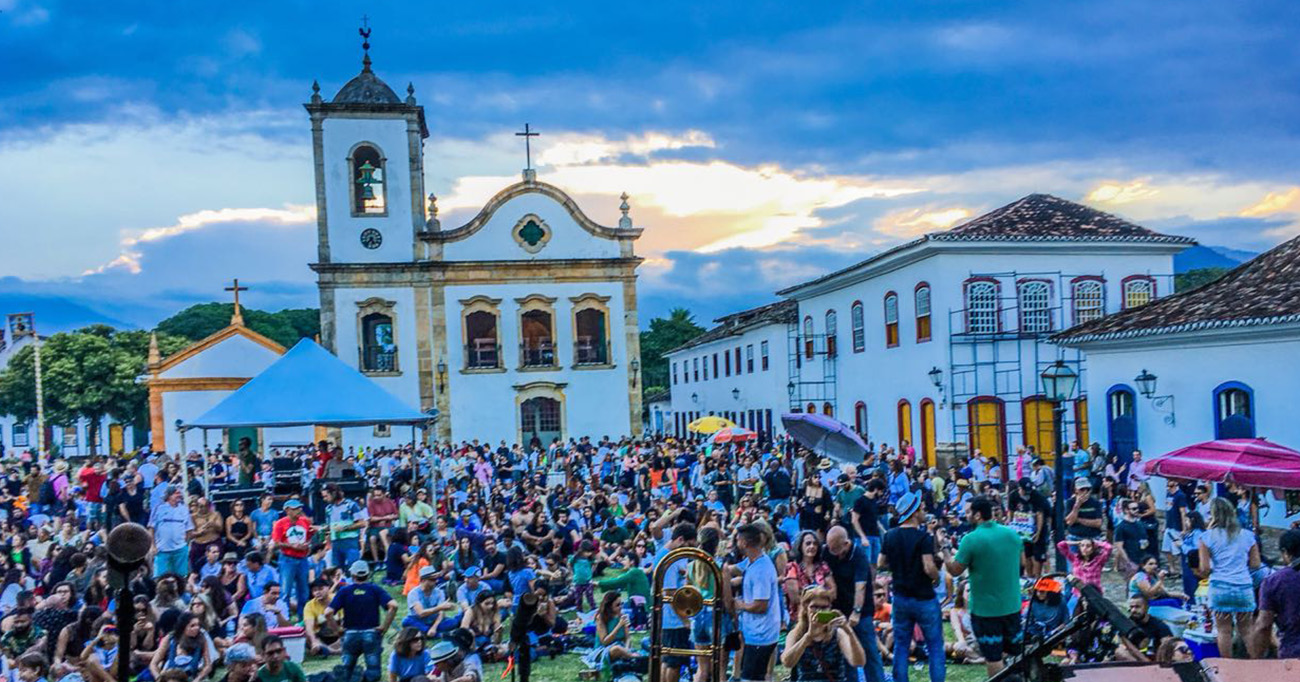 O Bourbon Festival Paraty transforma cada canto da cidade em um encontro entre música, história e cultura. Foto: Pedro Guida