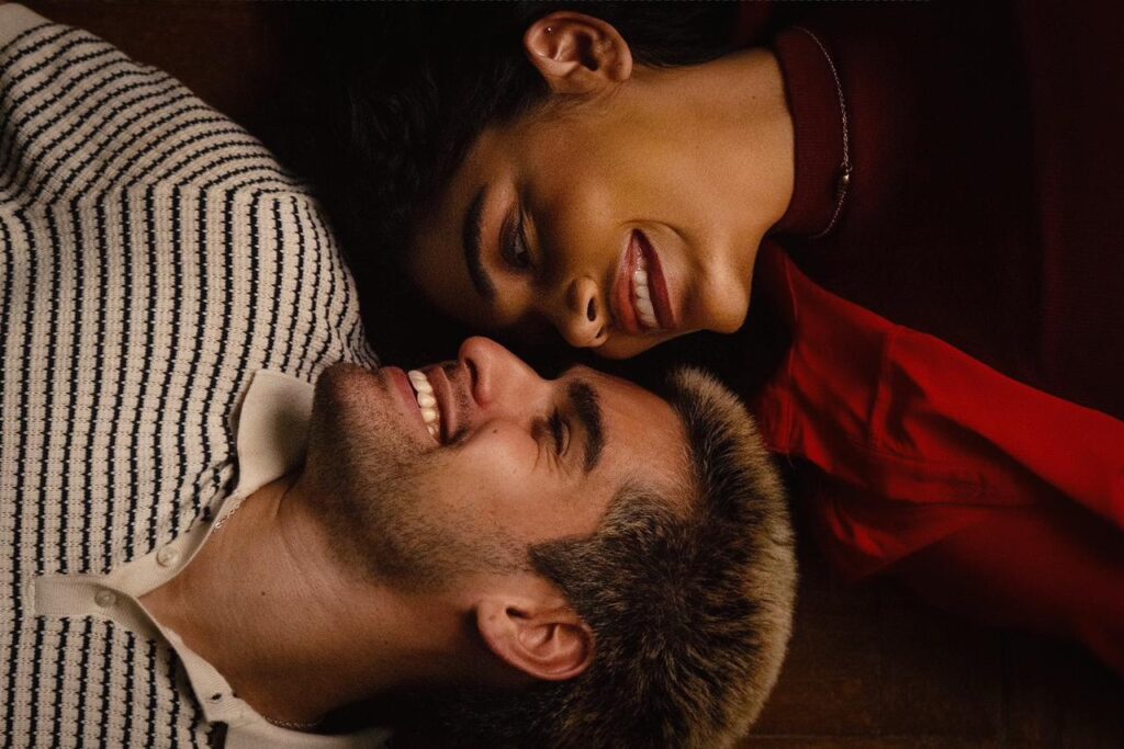 O amor acaba ou apenas deixa de ser comunicado?

Essa é uma das perguntas centrais de C'est la vie, curta protagonizado por Gabi Lemos e Ricardo Rodriguez. Em entrevista ao Pittaplay, os atores falaram sobre relacionamento, vulnerabilidade e as dores de uma despedida. Foto: Telmo Maia.