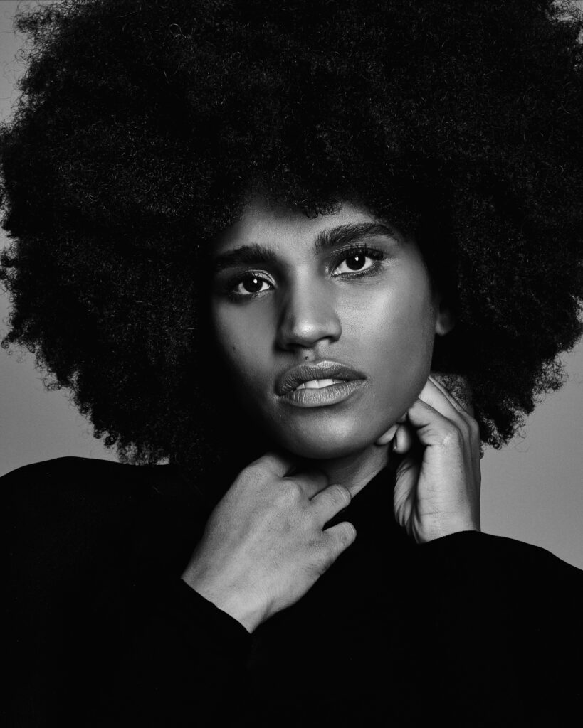 A atriz contou como ser mãe mudou sua forma de enxergar a vida e influenciou diretamente a construção de Elenice. Foto: Balbino.