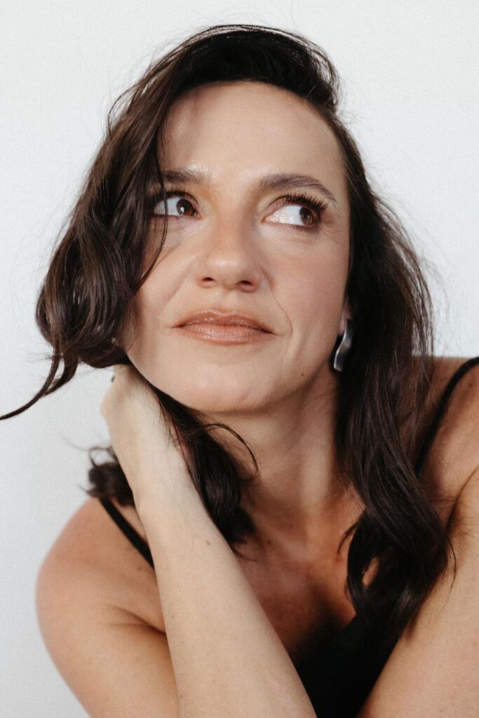 Fernanda Pimenta durante as gravações de Coração Acelerado. Em entrevista ao Pittaplay, a atriz fala sobre o desafio de viver duas personagens na mesma novela e a construção de Irene e Amélie. Foto: Diego Baptista.