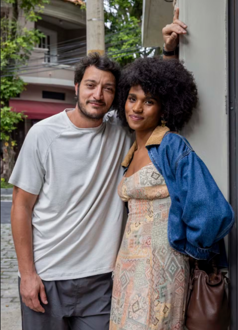 Mariana Sena e Allan Souza Lima construíram juntos uma dinâmica marcada por manipulação, dependência emocional e violência psicológica, retratada de forma realista e sem simplificações. Foto: Fábio Rocha/TV Globo