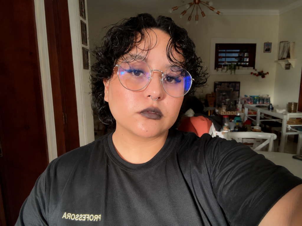 Por trás dos mistérios de Banquete: O Prelúdio está uma autora fascinada pelo desconhecido. Na entrevista ao Pittaplay, Manu Marreiro fala sobre horror psicológico, personagens sedutores e a construção de uma narrativa onde nada é exatamente o que parece.