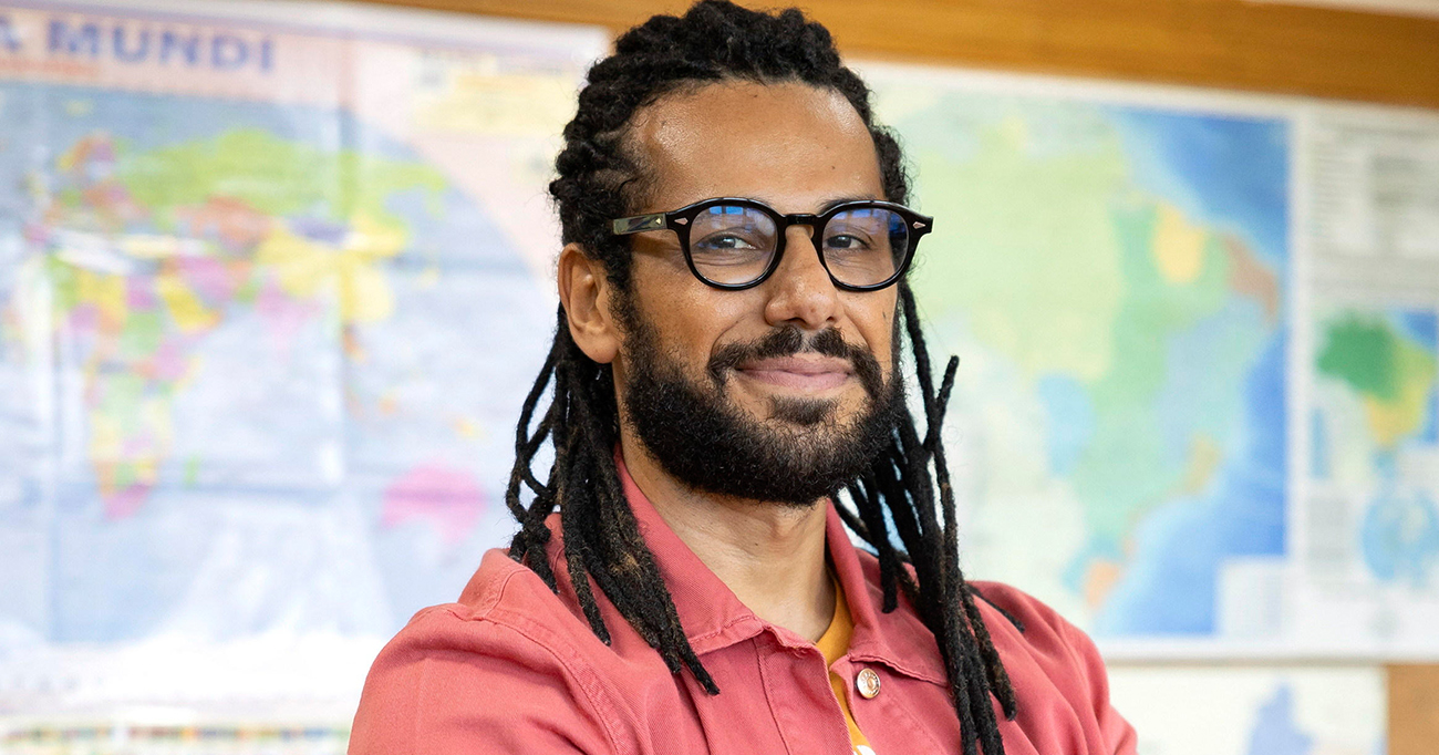 Amaury Lorenzo celebra papel de professor em Por Você: “O maior presente que pude receber”