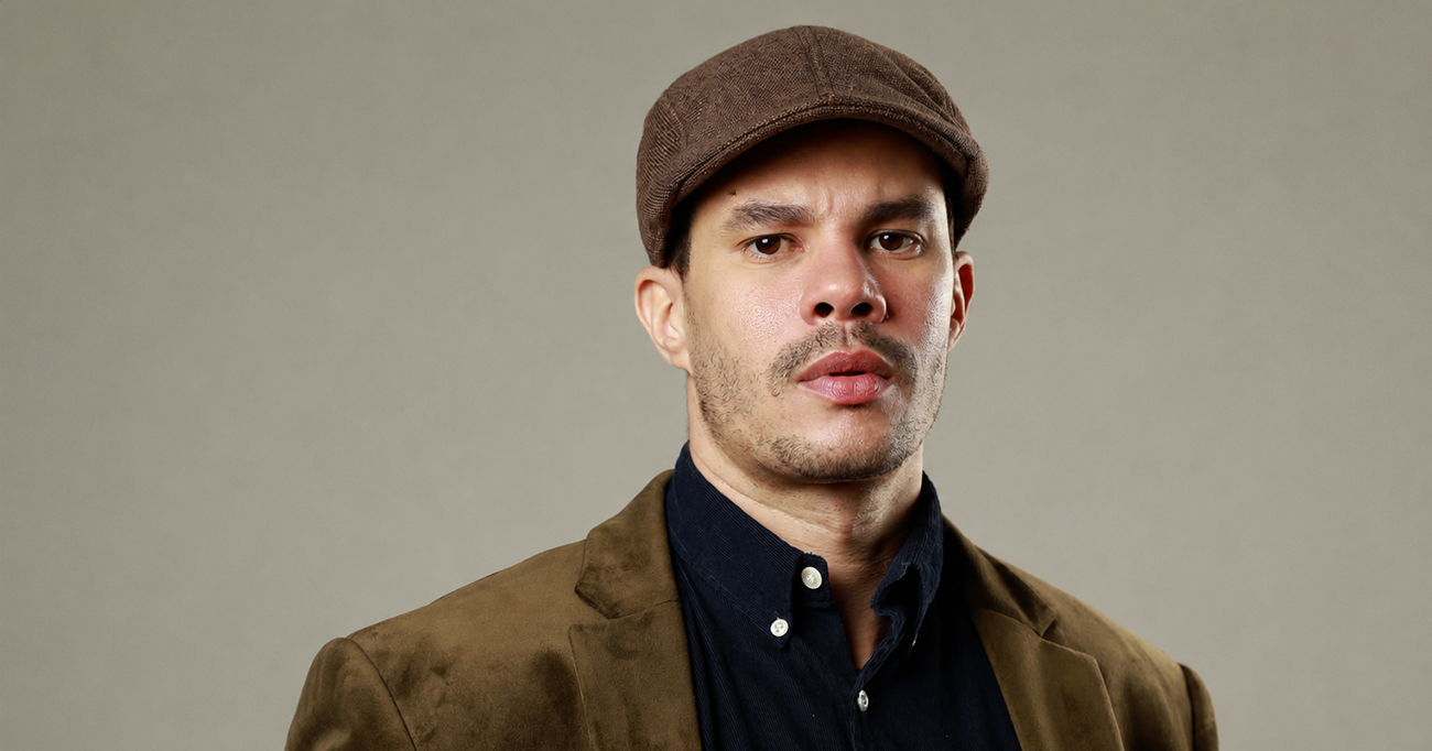 Vinicius Teixeira fala ao Pittaplay sobre sua participação na nova montagem de O Beijo no Asfalto, comenta a atualidade do texto de Nelson Rodrigues e revela os desafios de emendar mais um trabalho no teatro.