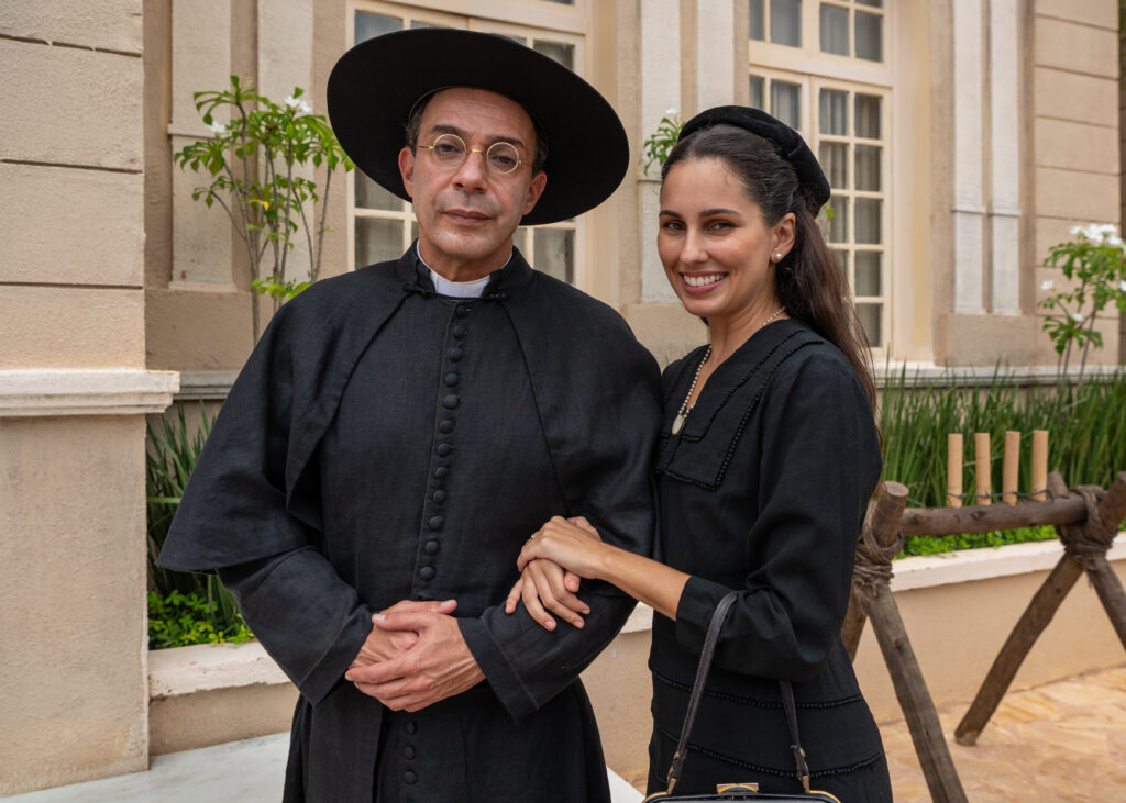 Viriato (Marcelo Médici) deseja ver Belmira (Raissa Xavier) e Ritinha encaminhadas e felizes e, para o ator, exerce de certa forma a função de pai das duas.
Foto: Estevam Avellar/Globo