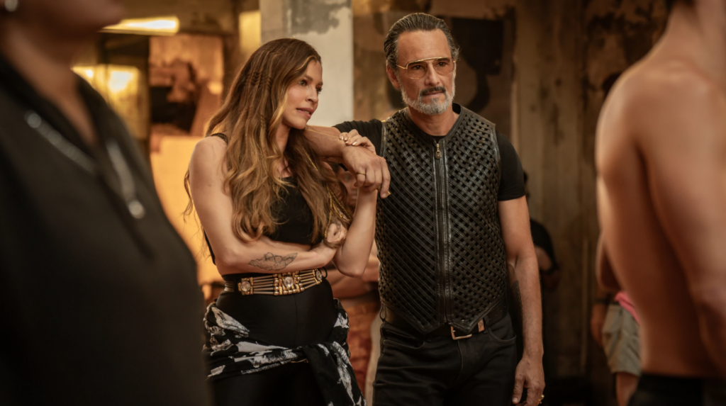 Rodrigo Santoro e Grazi Massafera integram o grande elenco de Corrida dos Bichos, distopia brasileira que transforma sobrevivência, poder e desigualdade em espetáculo. Foto: Laura Campanella