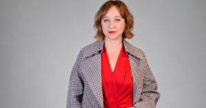 Dinah Feldman os encontros que transformam a vida e mantêm uma atriz em movimento