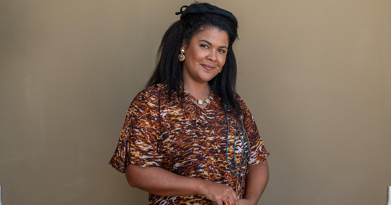 Vitória Rodrigues encontra em Dôra uma mulher que precisa ser o próprio final feliz