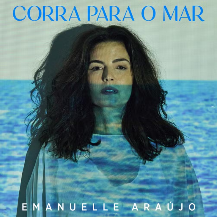 Capa de Corra Para o Mar, novo álbum de Emanuelle Araújo, trabalho que revisita suas raízes e celebra ritmos, tambores e referências de sua trajetória artística. Foto: Mari França / Divulgação