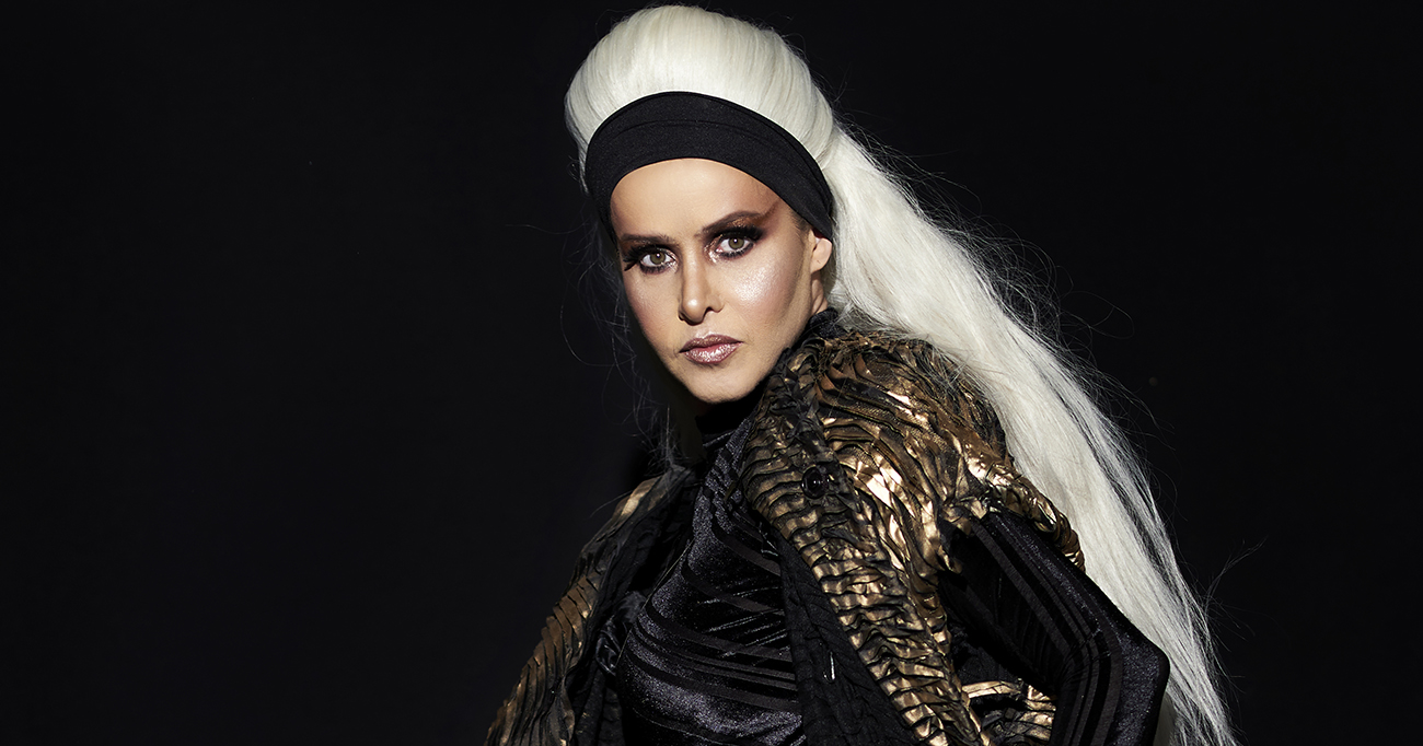 Leona Cavalli atravessa séculos da dramaturgia em fase marcada por grandes clássicos do teatro