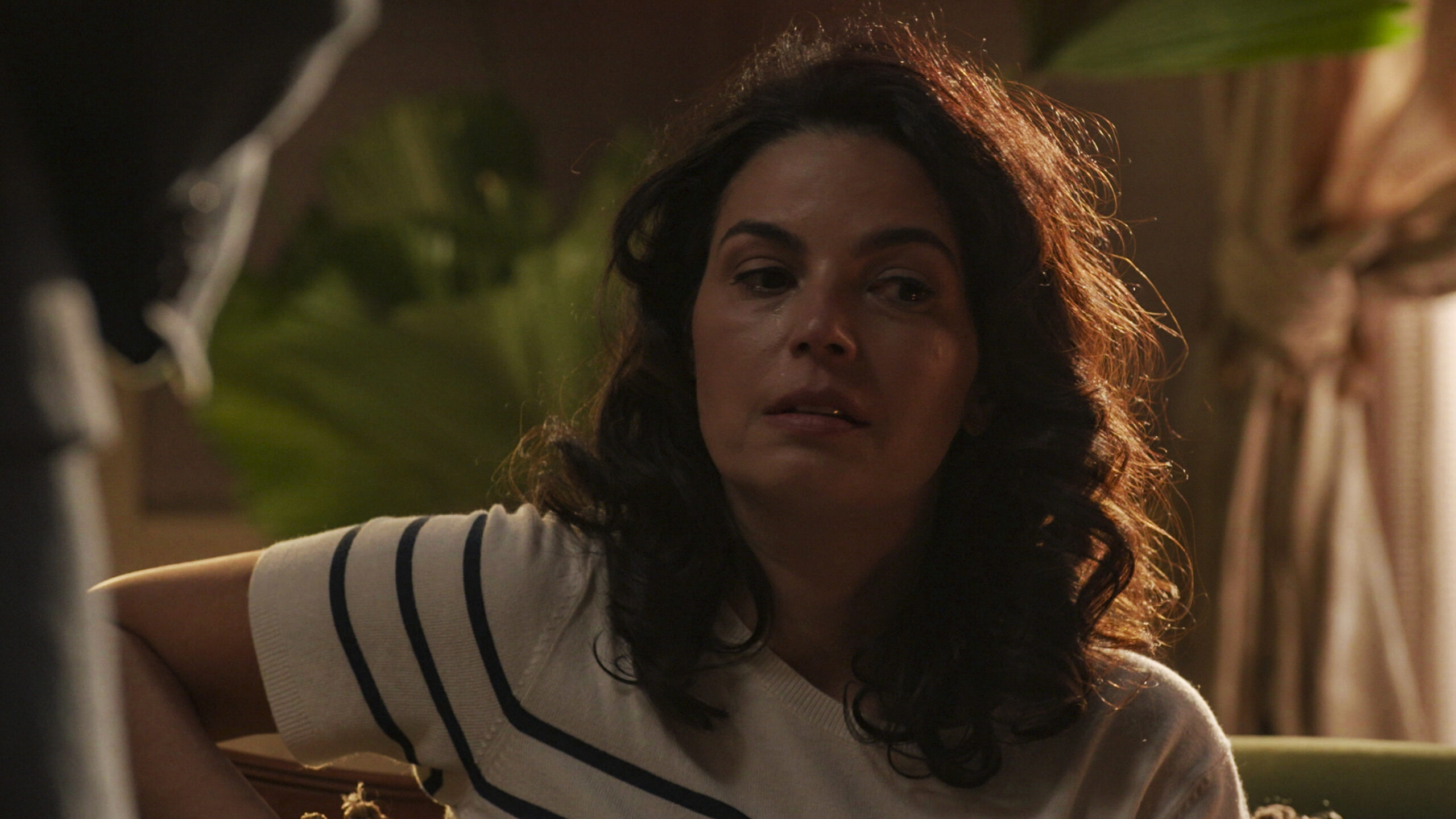 Marta descobre que Diógenes é o verdadeiro pai de Ritinha em A Nobreza do Amor. Abalada pela revelação, ela confronta o marido e exige que ele reconheça a jovem e conte toda a verdade.